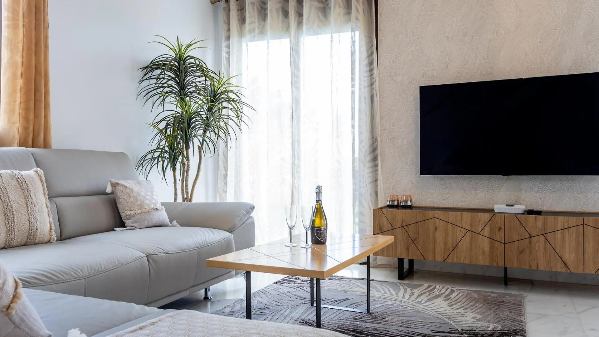 Villa With 4 Bedrooms And Private Heated Pool San Miguel de Abona